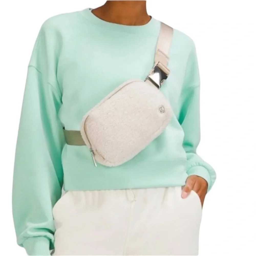 everywhere belt bag lululemon fleece *Fleece *Plush *Mesh *Corduroy  TellurideFUEL What's in My Bag -